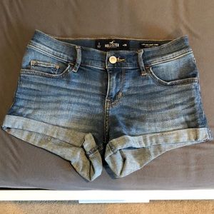 Low-rise, advanced stretch jean shorts.